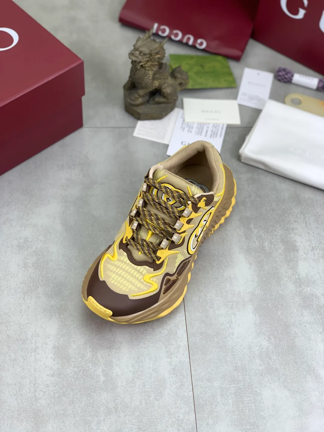 Men's shoes 💰P800 New model 💰Latest model💎💎💎GUCCI Italian Gucci dad shoes Top version 🔜Original quality🔜Purchasing level After many years of accumulation of dad shoes, it took more than 3 months of research and development to disassemble the original version, and finally it is available! The goods are worth looking forward to! 👫 style for couples 🔜Versatile in all seasons🔜 Fashion🔜 Personality 🔜Distinctive Outsole: The latest original developed TPU Upper: Imported original material🐮 Lining: Original A-grade mixed sheepskin🐮 Foot pads: Original A-grade imported cowhide 💯Counter genuine full set of packaging Midsole Latex pad with LOGO, Lasting, oil edge, air pressure coding process, support NFC anti-counterfeiting chip detection! Size: women’s code 35-40, men’s code 39-44 (women’s 34 41, men’s 38 45 46 customized)